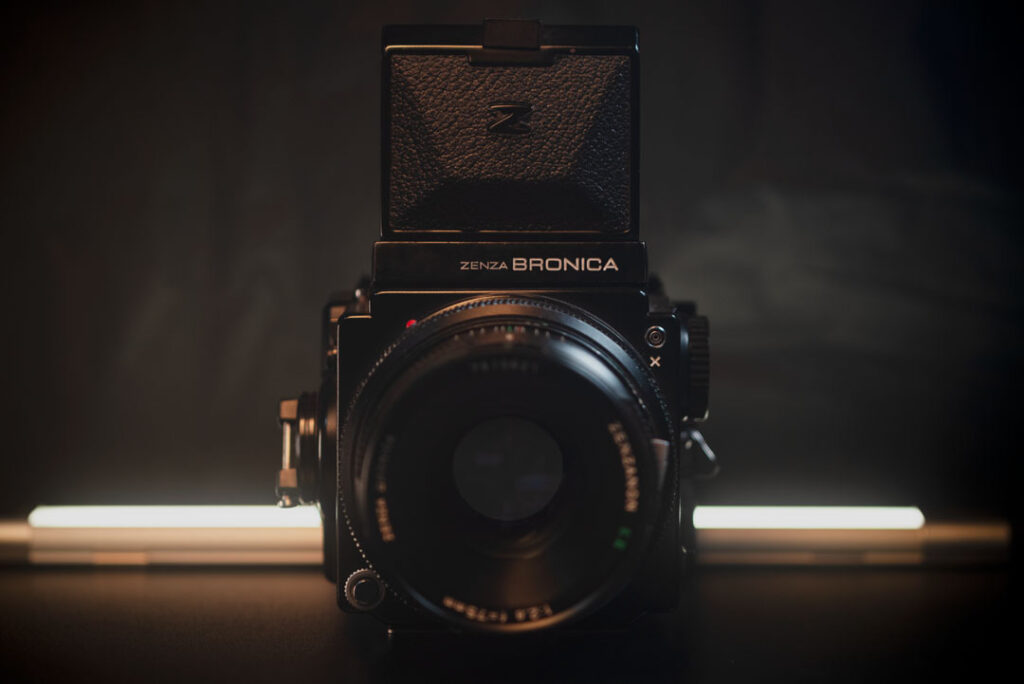 Bronica ETRS front photo with lens and waist level finder